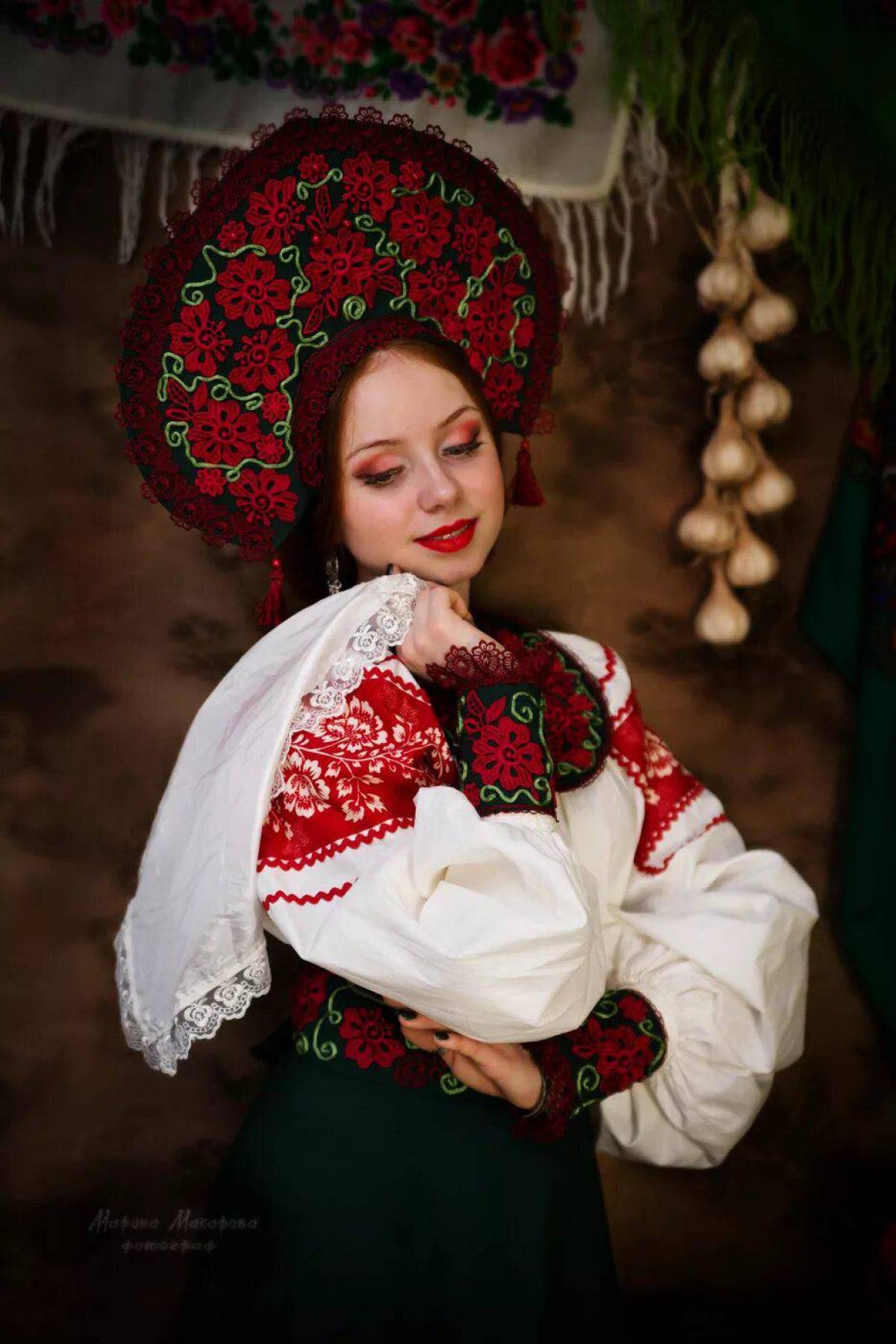 Women in Slavic costumes underwear in Malaga