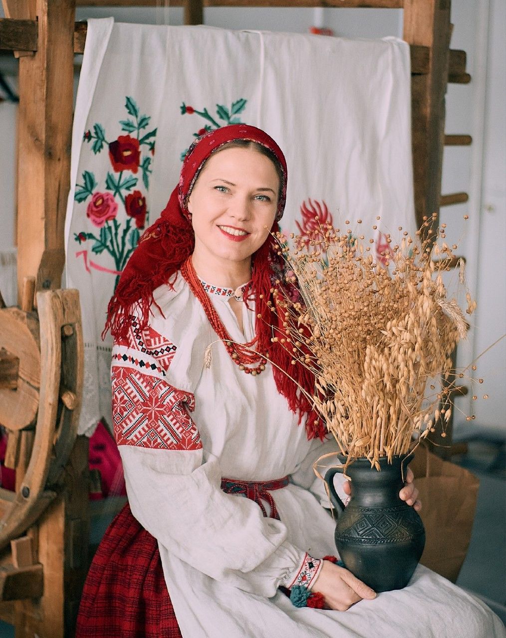 Women in Slavic costumes in Malaga