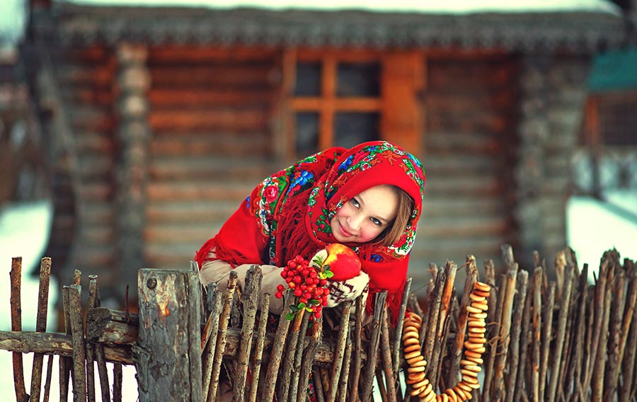 Sexy girl Women in Slavic costumes in Malaga