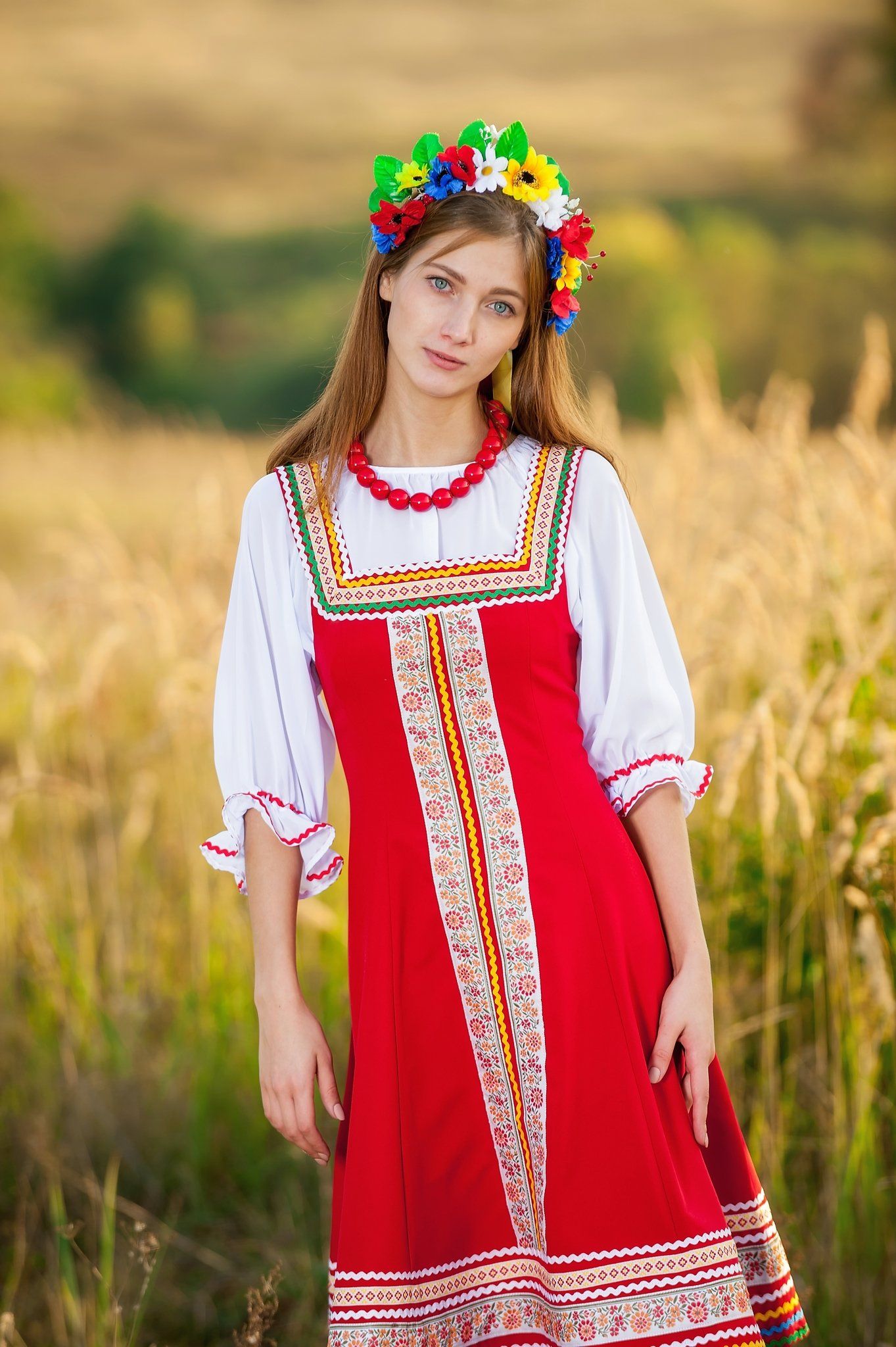 Women in Slavic costumes in Malaga