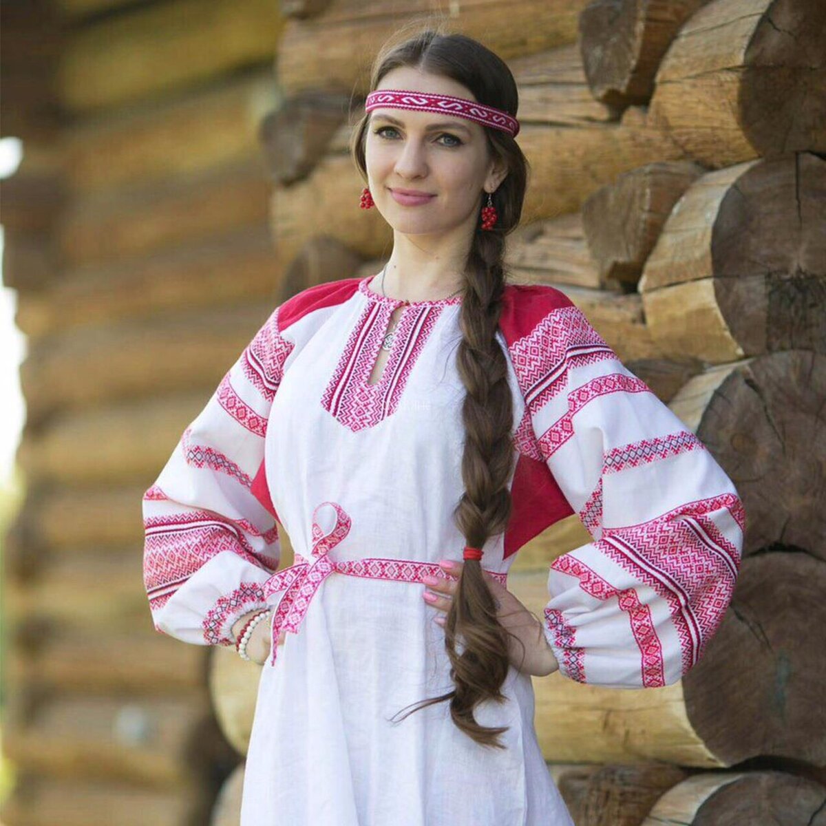 Girls in Slavic costumes in Malaga