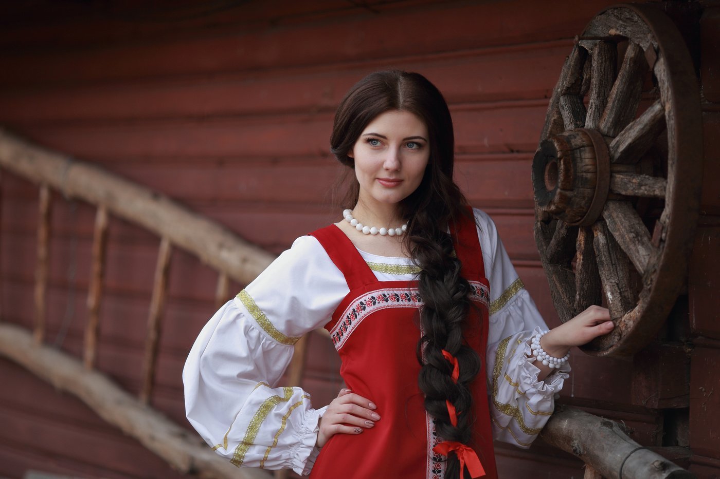 Girls in Slavic costumes in Malaga