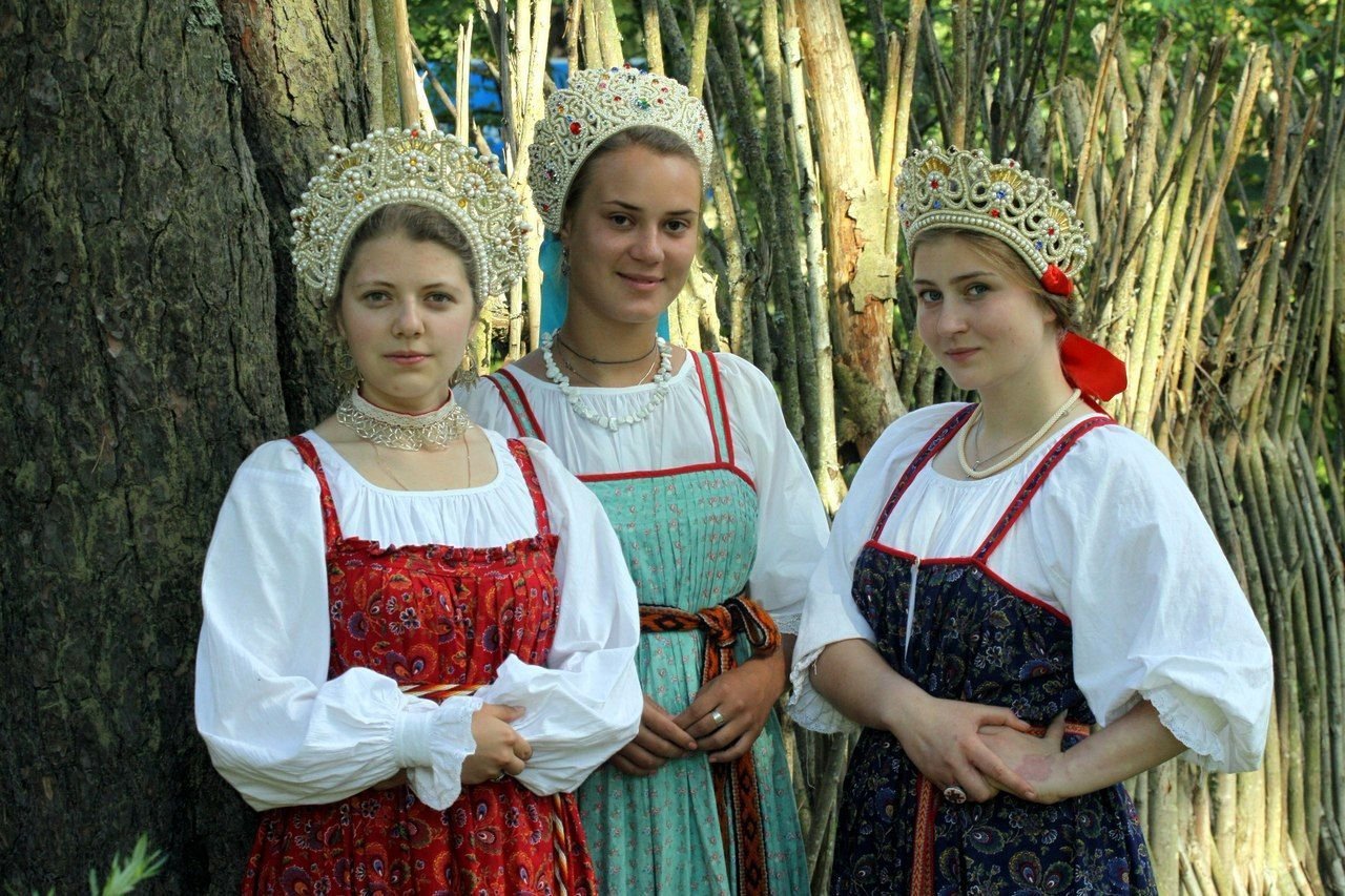 Sexy model Girls in Slavic costumes in Malaga