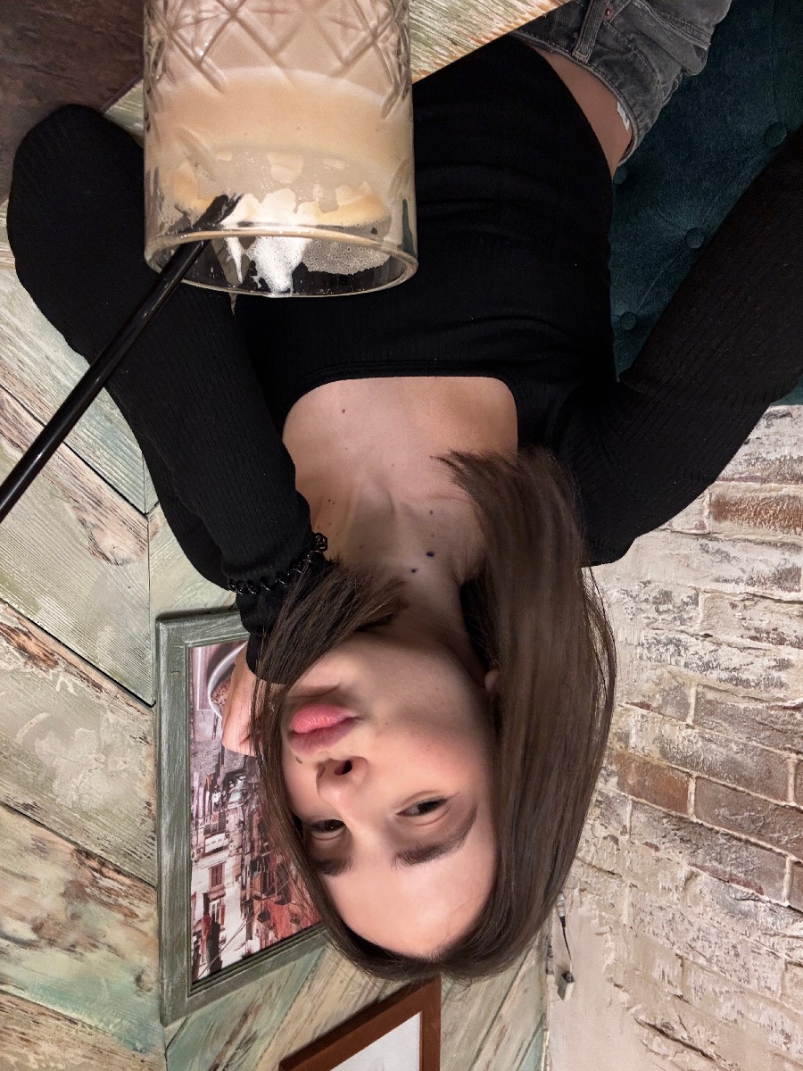 Fresh photos, fresh mood — Tina online in Malaga